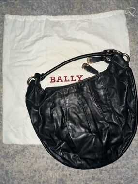 Bally Black Leather Pleated Hobo Shoulder Bag – Gold Hardware